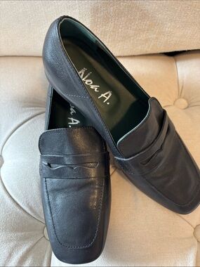 Classic Black Leather Penny Loafers - Women's Flats